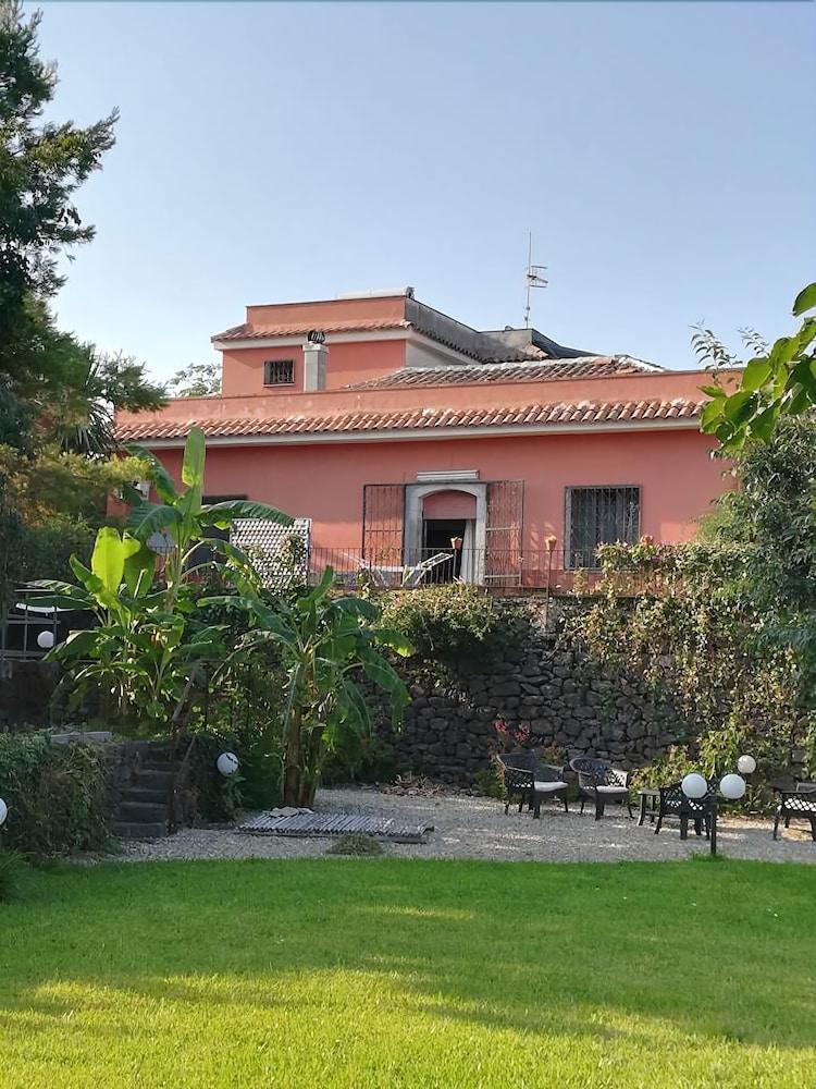 Lidia Bed & Breakfast 3*